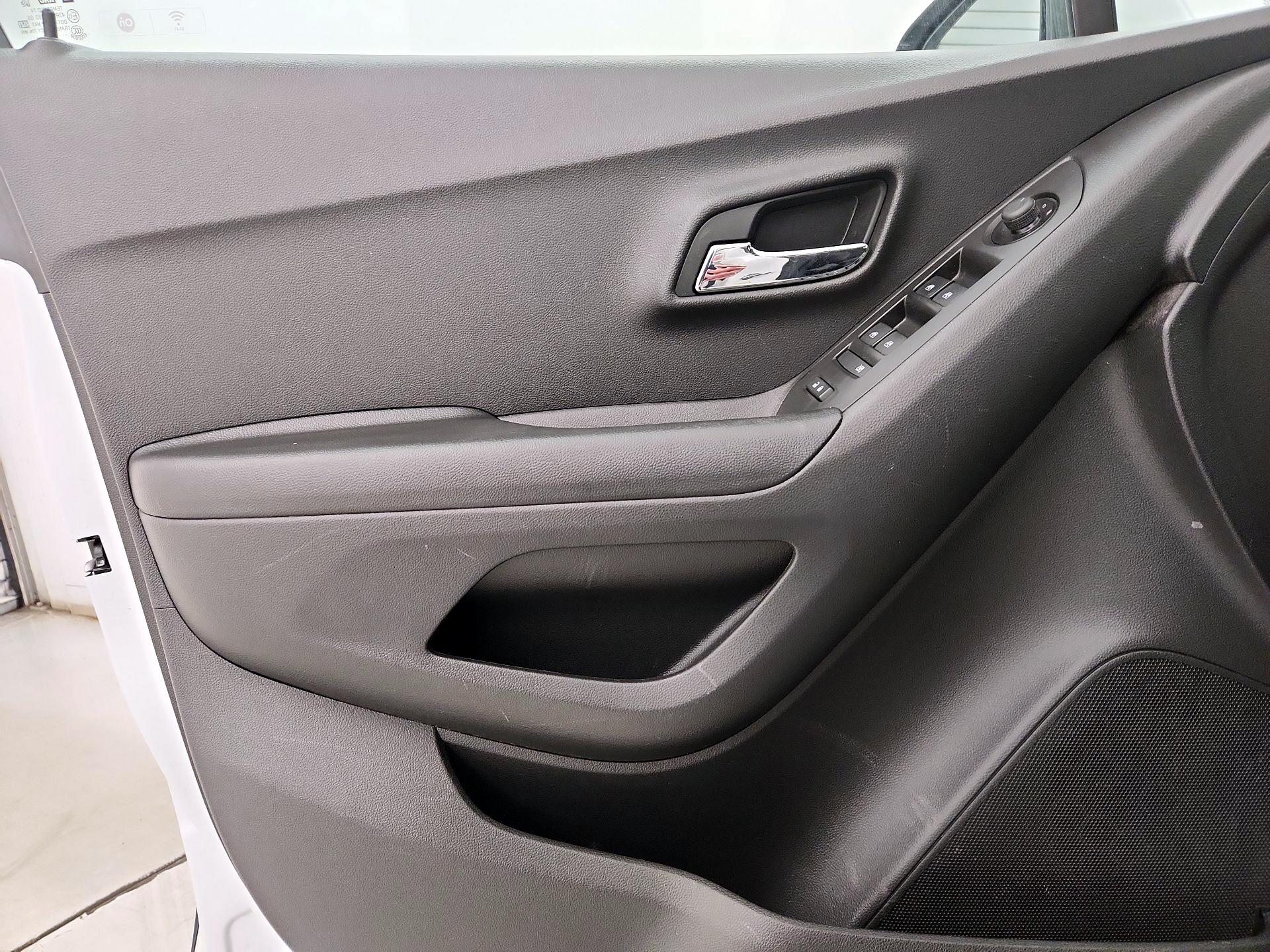 Thumbnail: 2021 Chevrolet Trax - 12
