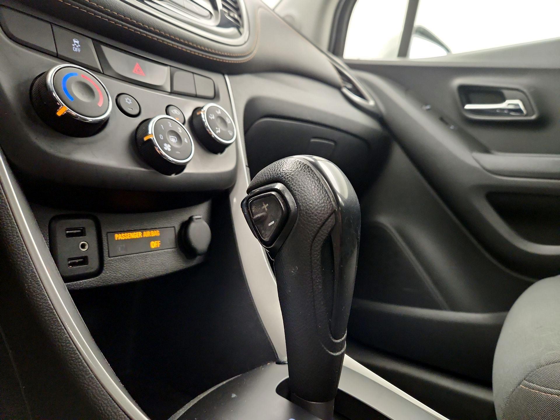 Thumbnail: 2021 Chevrolet Trax - 17
