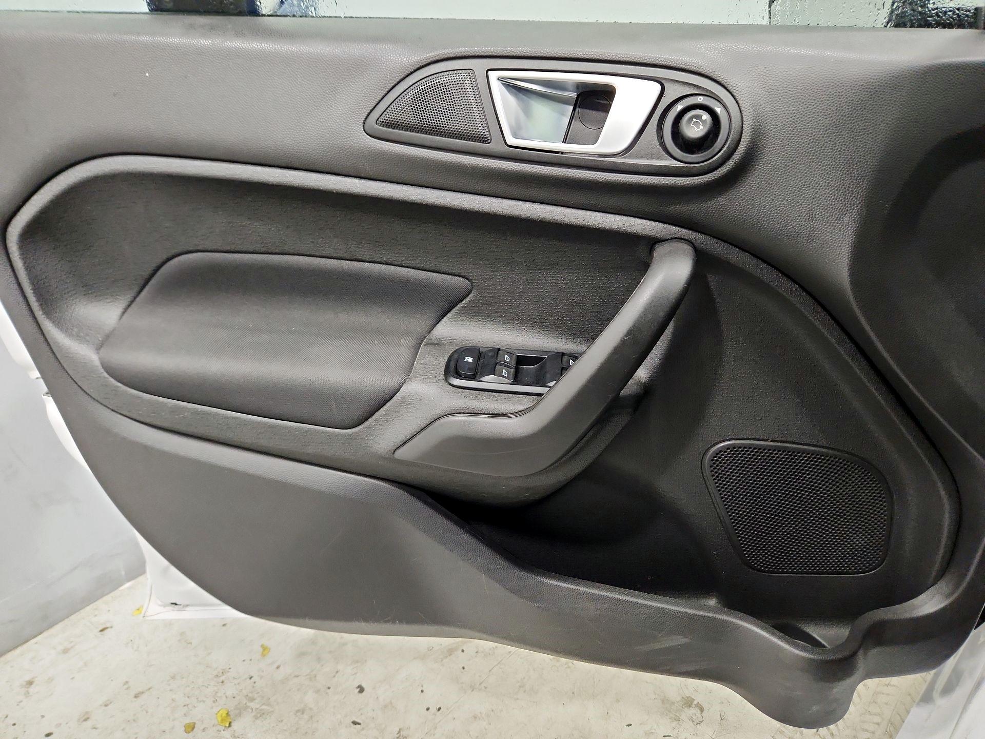 Thumbnail: 2015 Ford Fiesta - 12