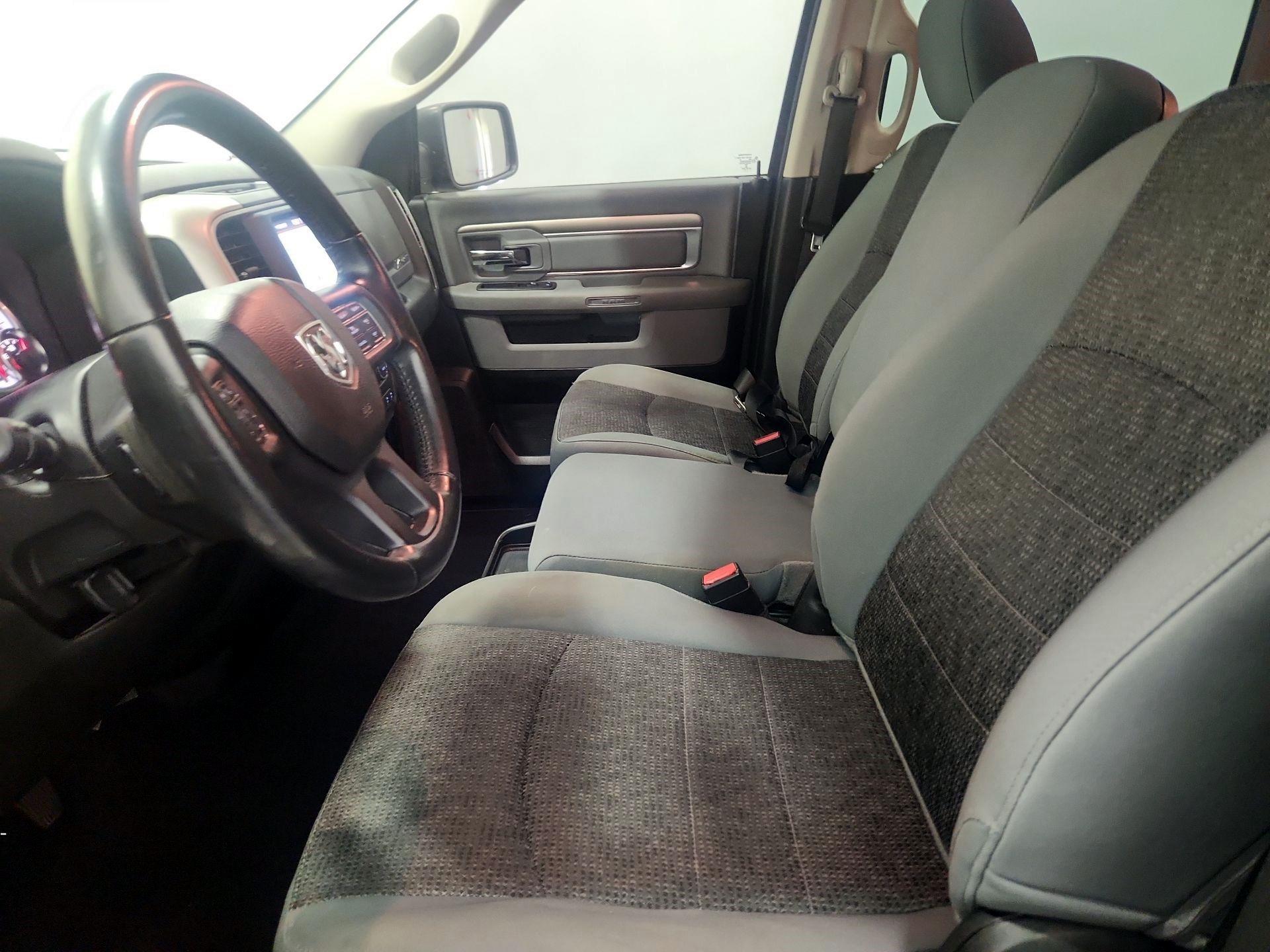 Thumbnail: 2019 RAM 1500 Classic - 11