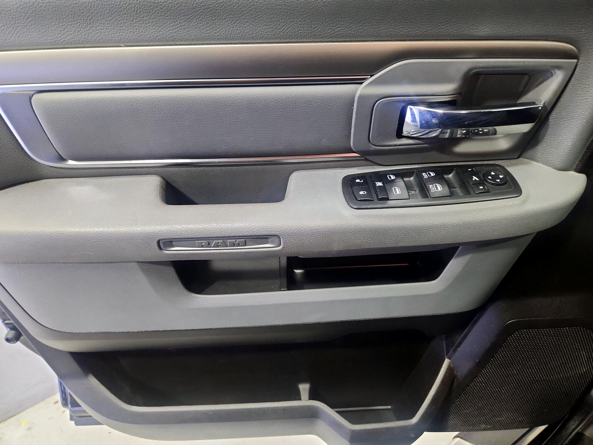 Thumbnail: 2019 RAM 1500 Classic - 12