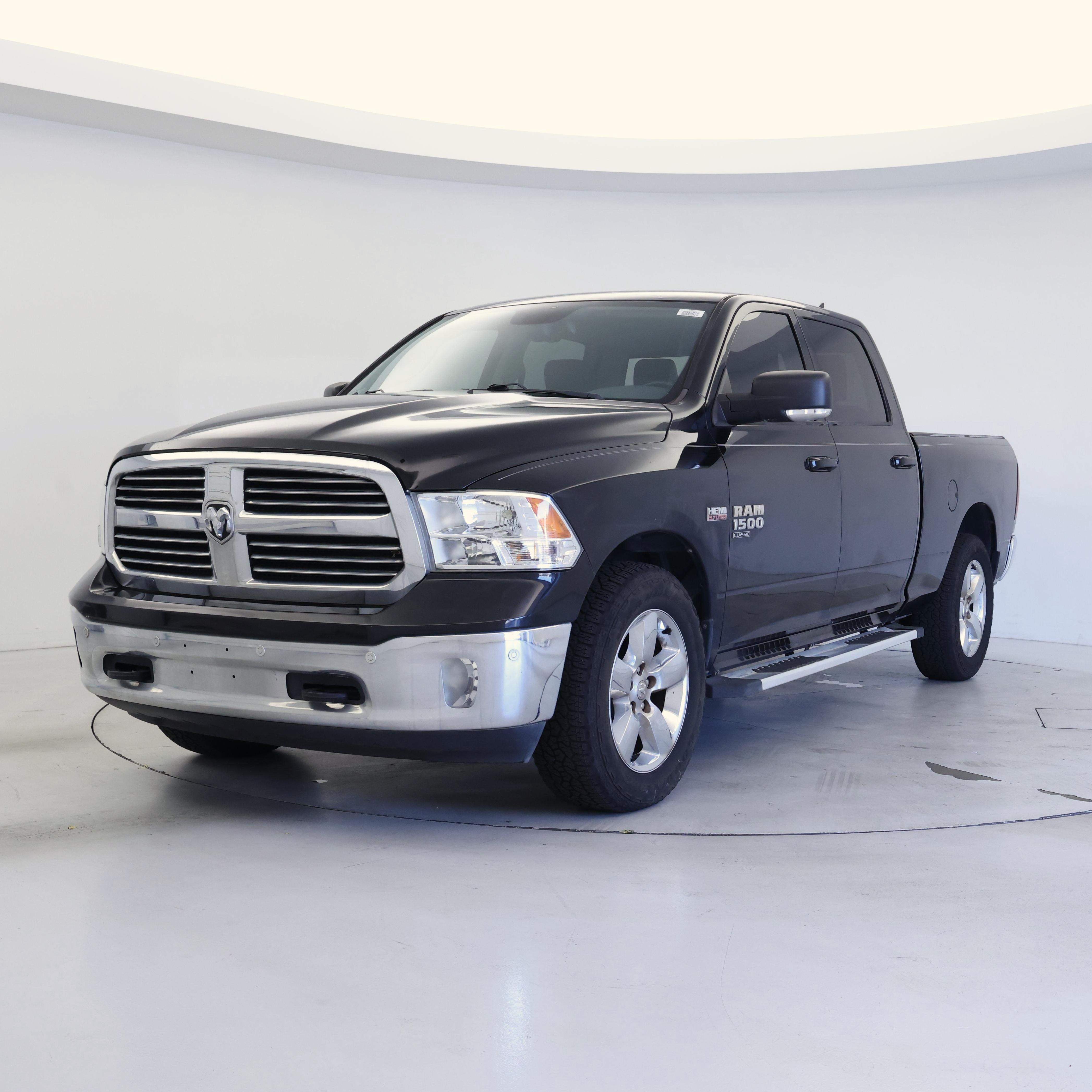 Thumbnail: 2019 RAM 1500 Classic - 4