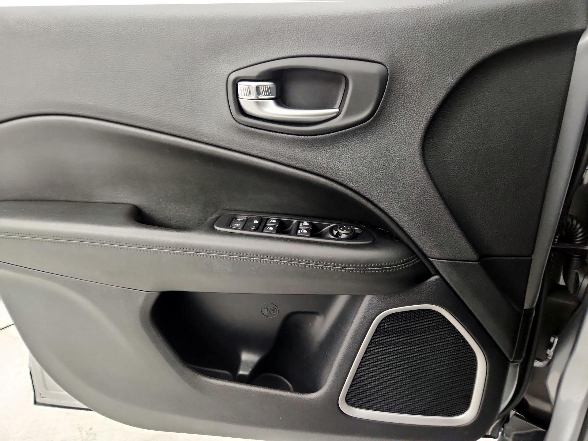 Thumbnail: 2021 Jeep Compass - 12