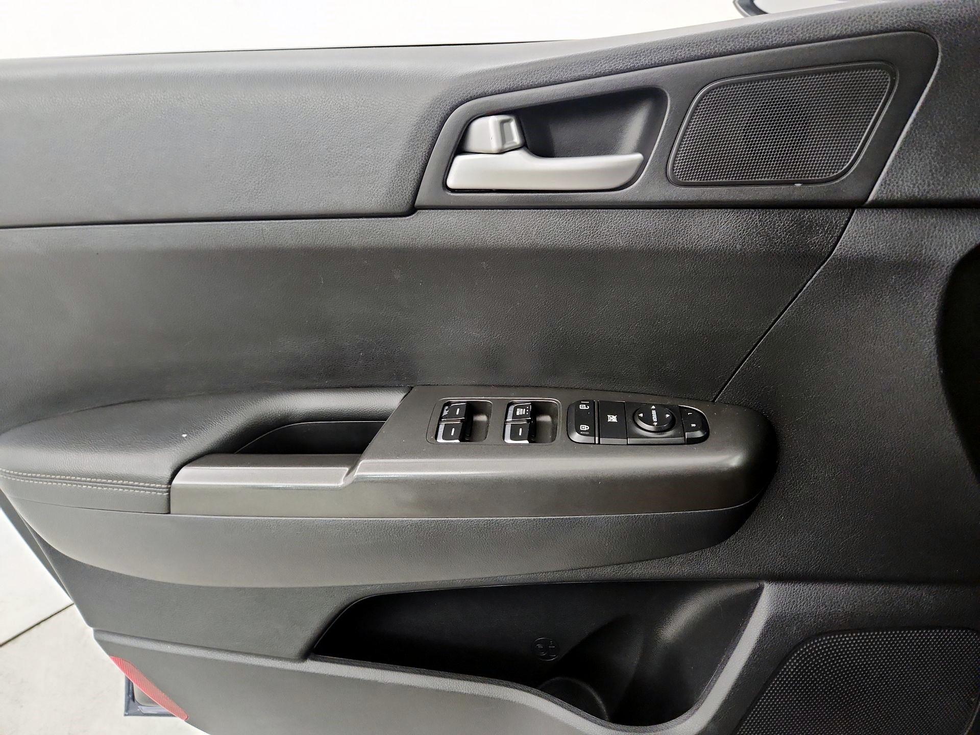 Thumbnail: 2019 Kia Sportage - 12