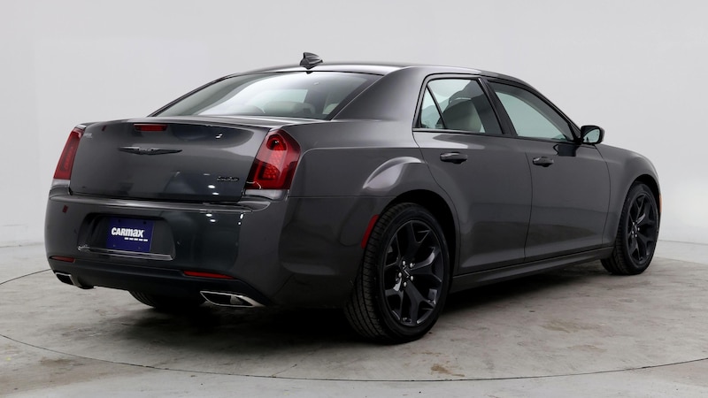 2022 Chrysler 300 Touring 8