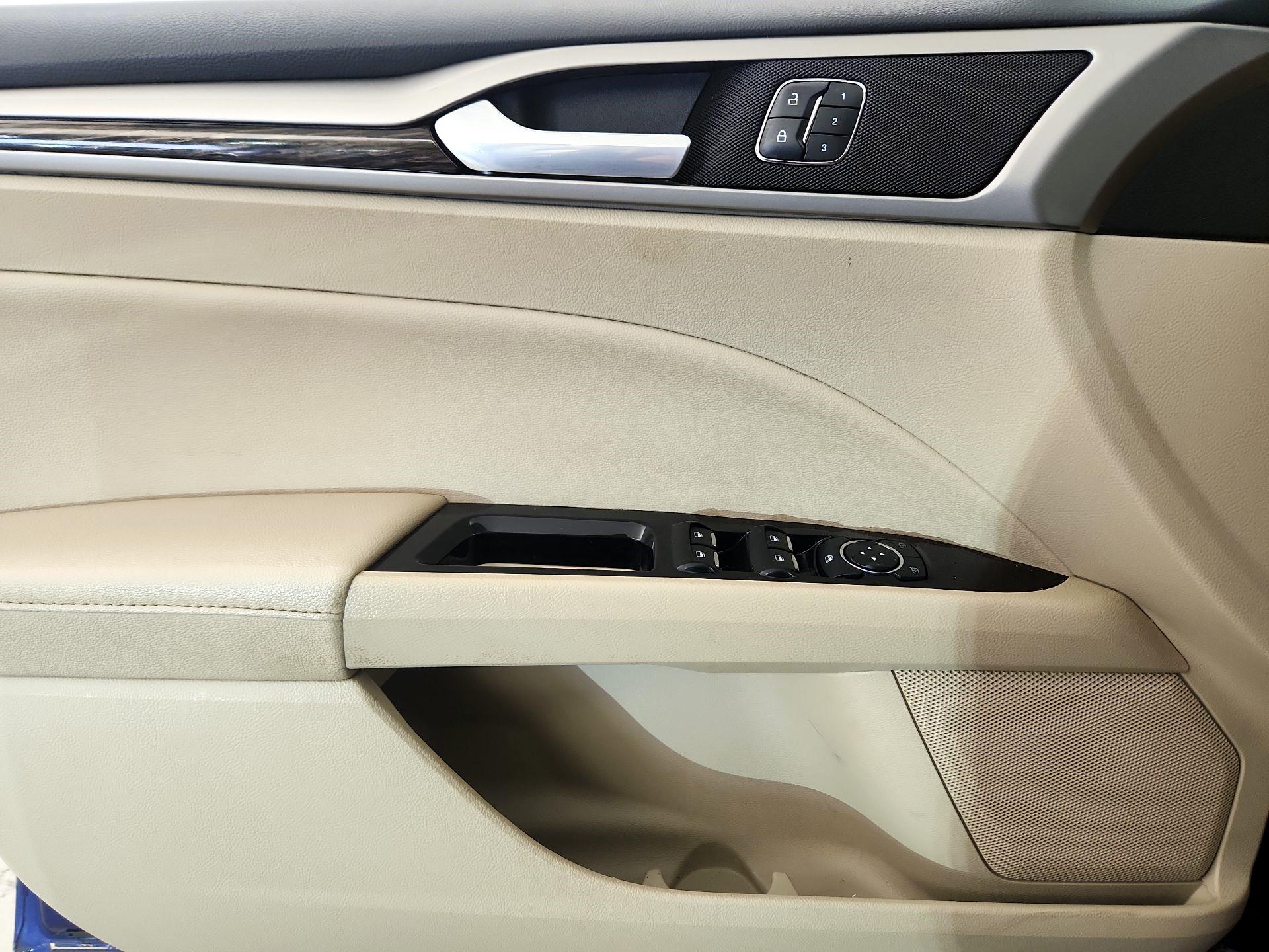 Thumbnail: 2016 Ford Fusion - 12