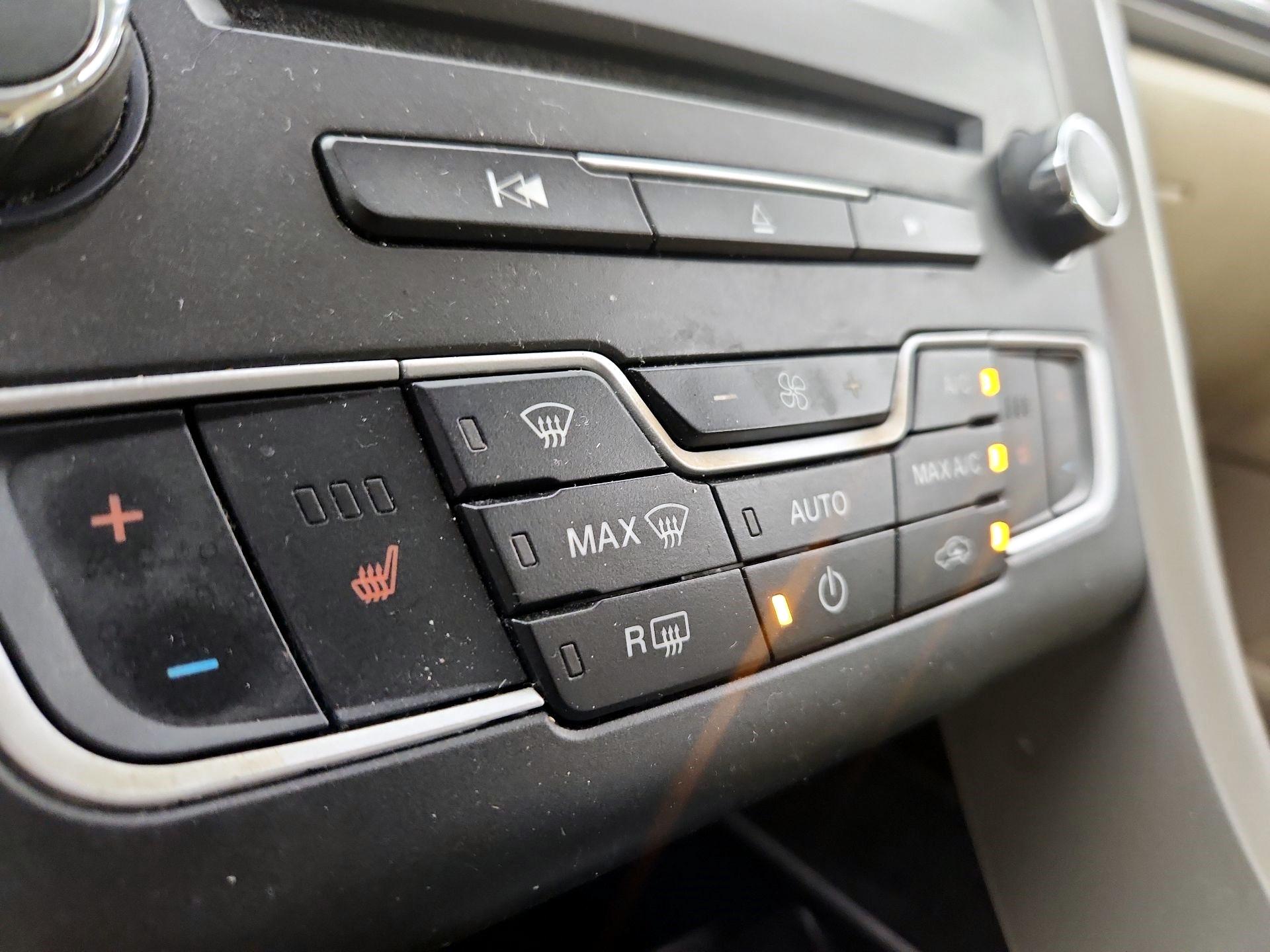 Thumbnail: 2016 Ford Fusion - 16