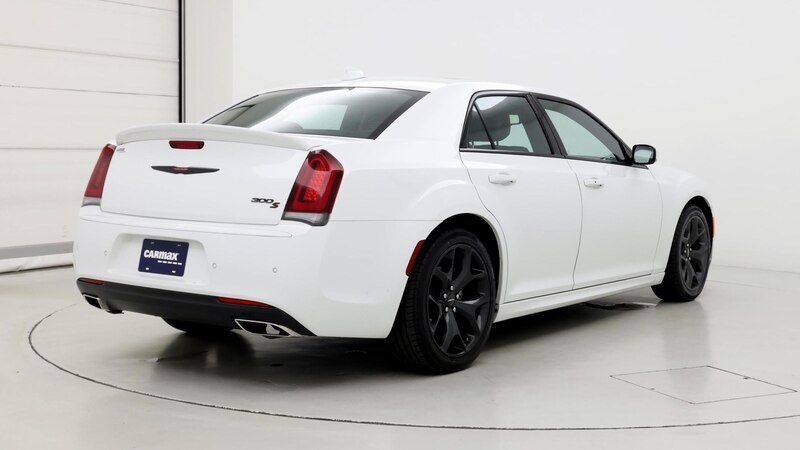 2022 Chrysler 300 S 8