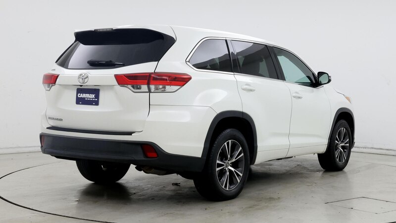 2017 Toyota Highlander LE 8