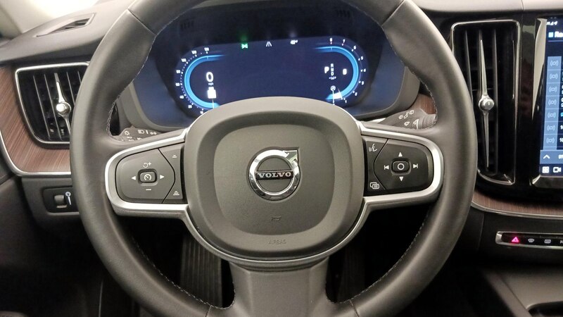 2022 Volvo XC60 B5 Momentum 10