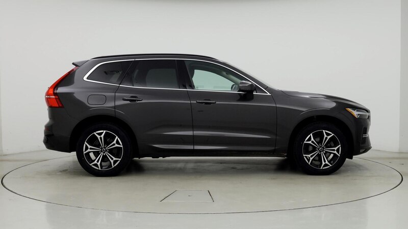 2022 Volvo XC60 B5 Momentum 7