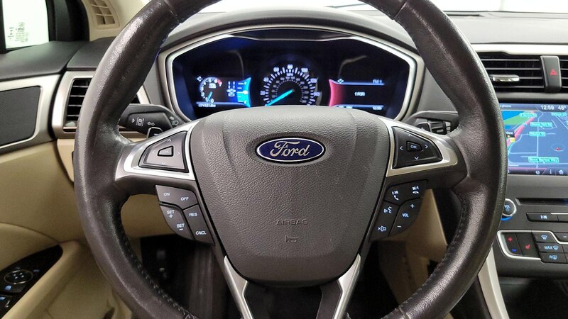 2016 Ford Fusion SE 10