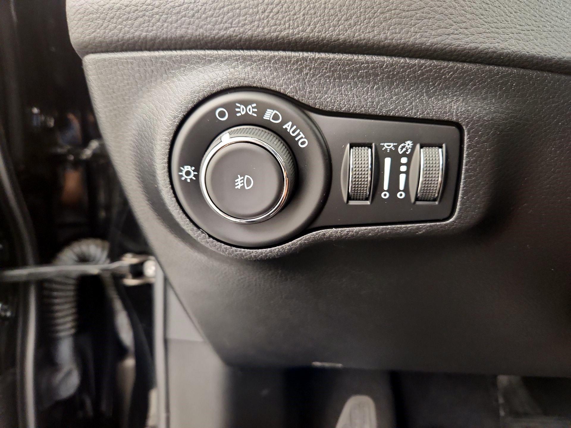 Thumbnail: 2021 Jeep Compass - 13