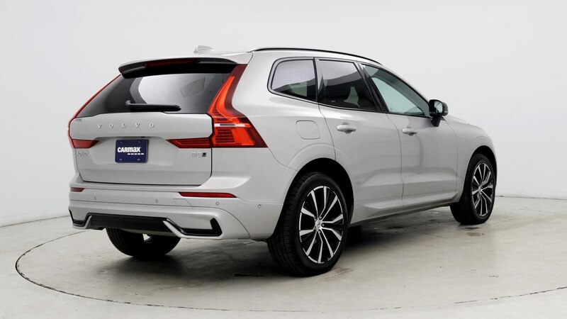 2024 Volvo XC60 B5 Plus 8