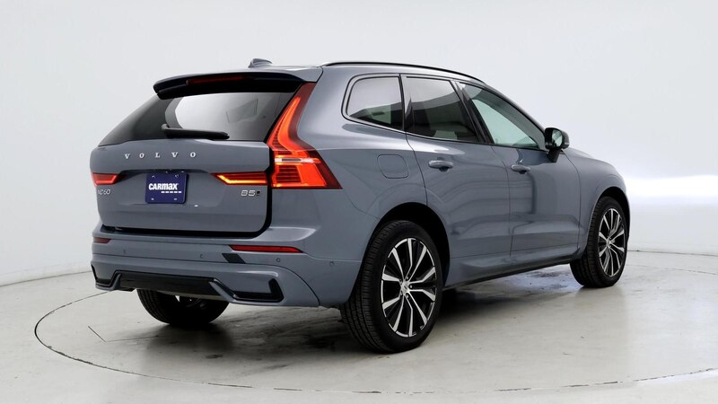 2024 Volvo XC60 B5 Plus 8