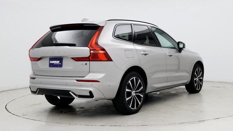 2024 Volvo XC60 B5 Plus 8