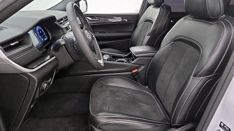 2023 Jeep Grand Cherokee Altitude 11