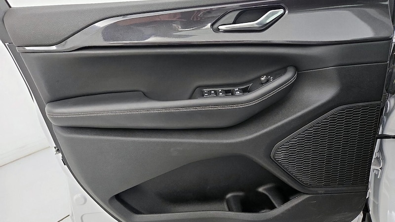 2023 Jeep Grand Cherokee Altitude 12