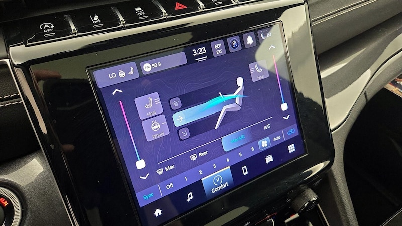 2023 Jeep Grand Cherokee Altitude 15