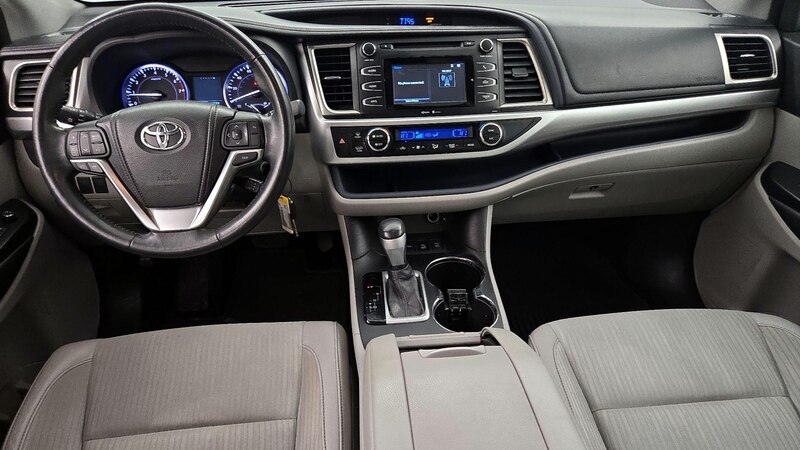 2015 Toyota Highlander LE 9