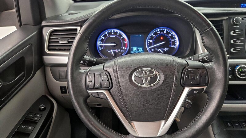 2015 Toyota Highlander LE 10