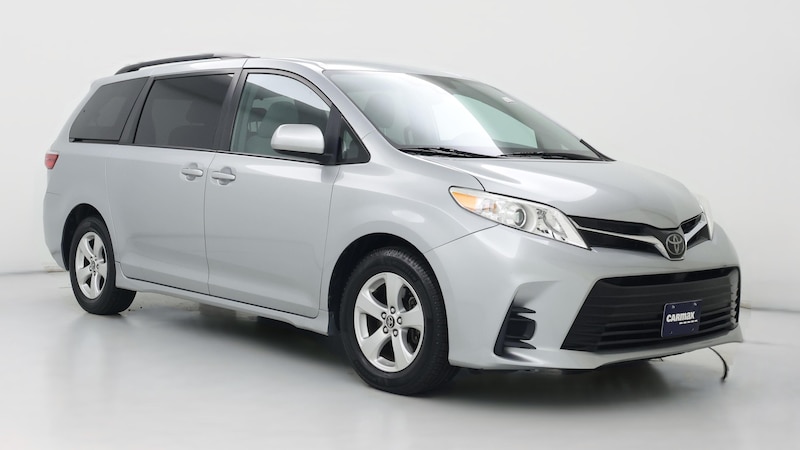 2020 Toyota Sienna LE Hero Image