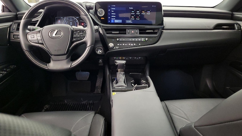 2023 Lexus ES  9