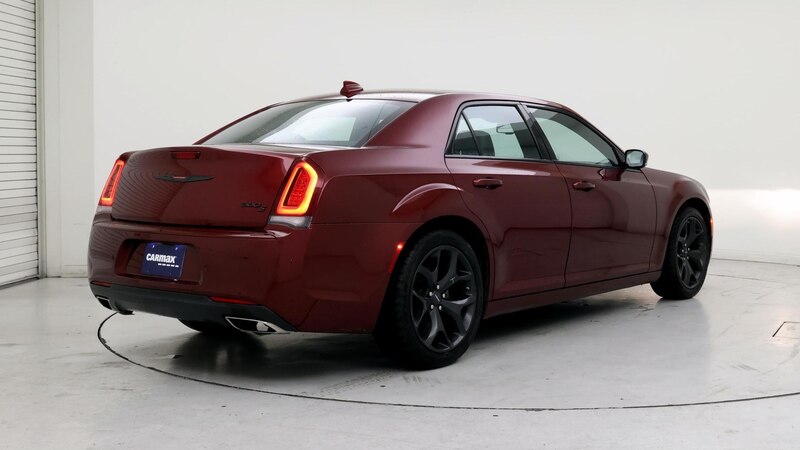 2022 Chrysler 300 S 8