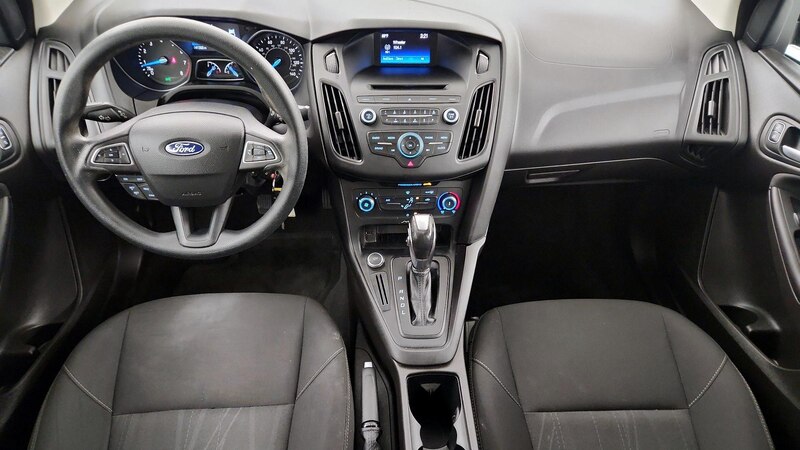 2016 Ford Focus SE 8