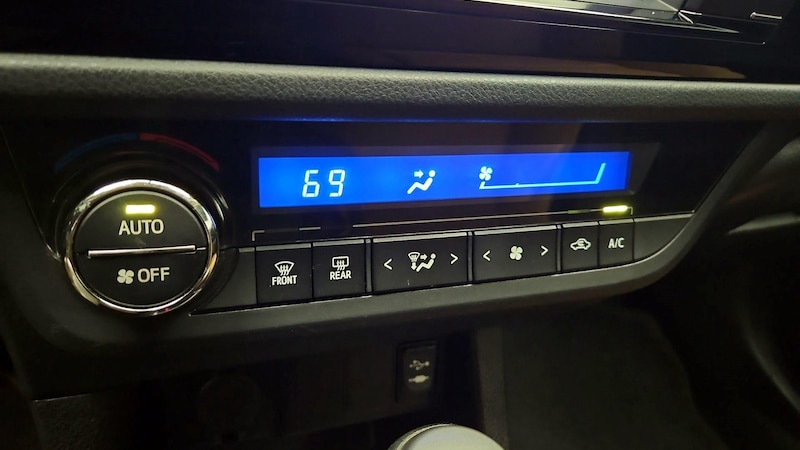 2014 Toyota Corolla LE 16
