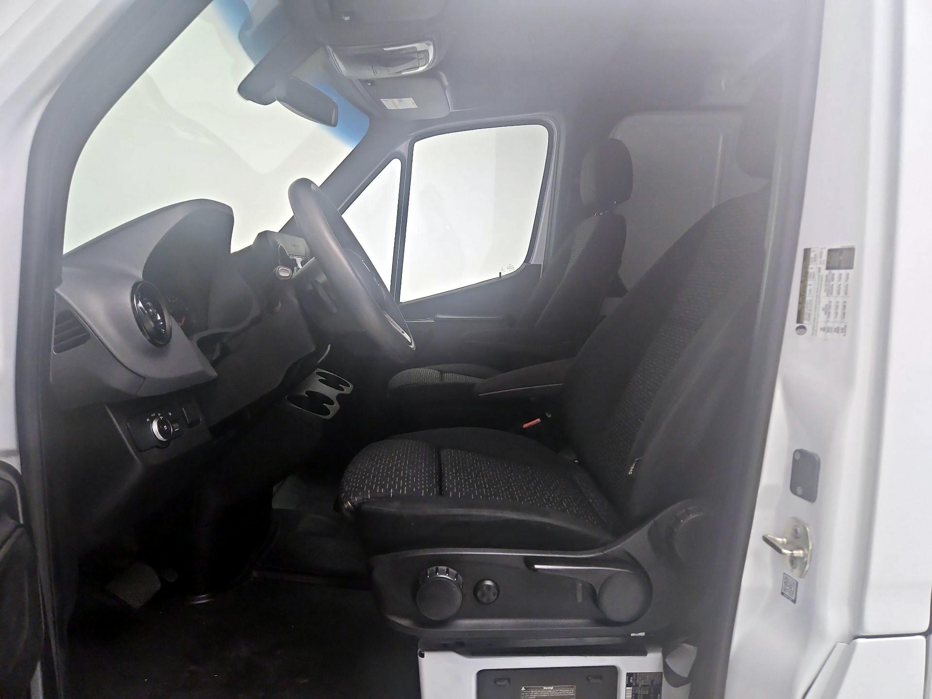 Thumbnail: 2021 Mercedes-Benz Sprinter - 11