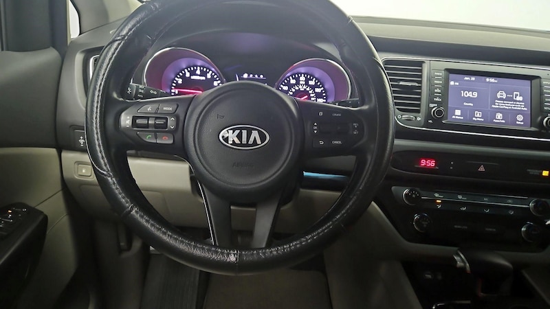 2017 Kia Sedona LX 10