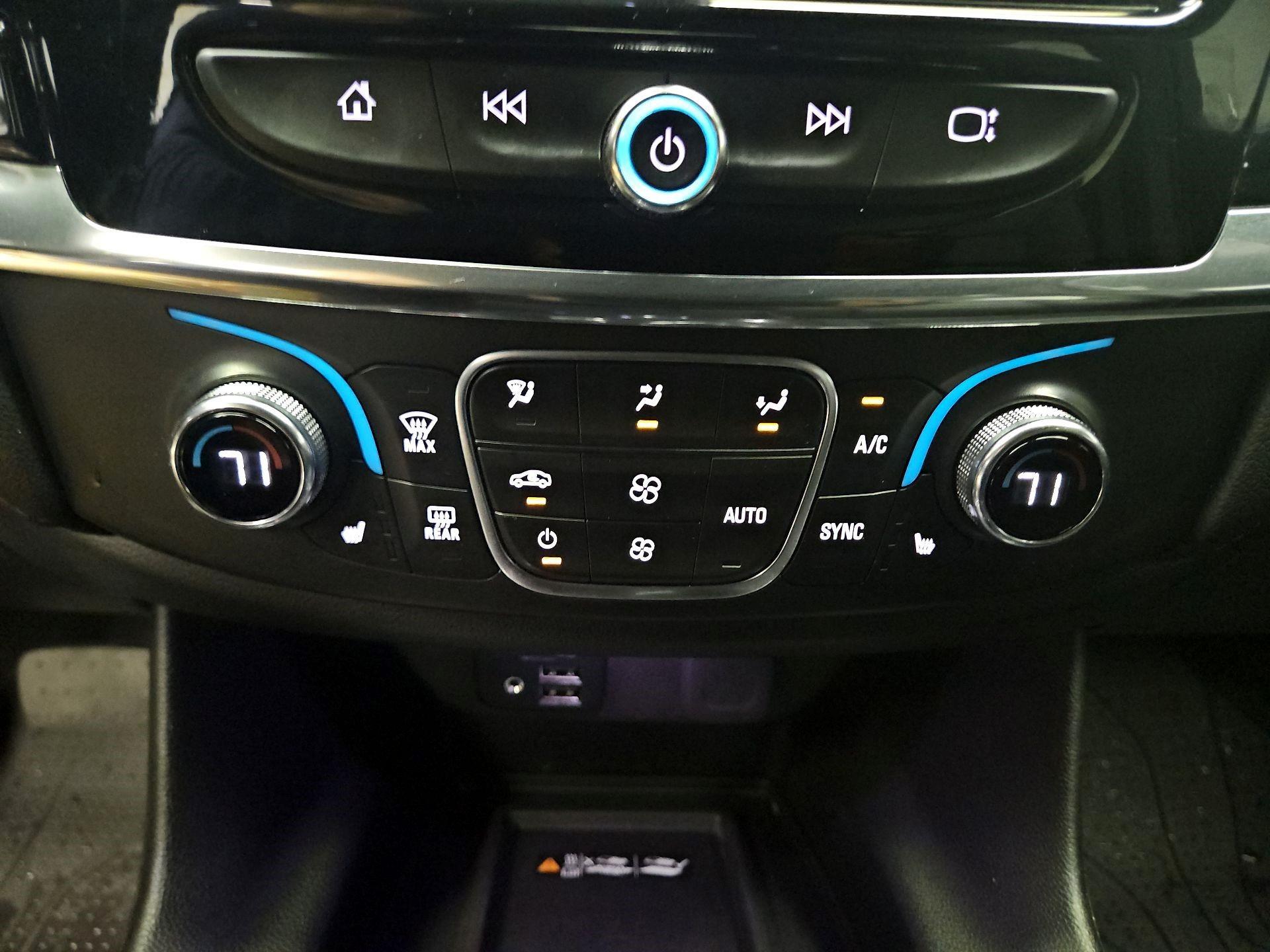 Thumbnail: 2023 Chevrolet Traverse - 16