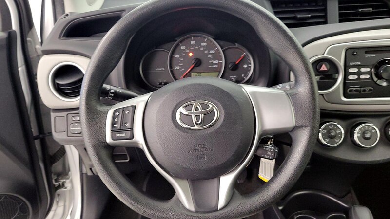 2013 Toyota Yaris LE 10