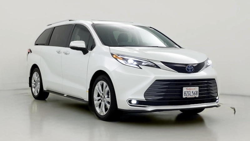 2022 Toyota Sienna Platinum Hero Image