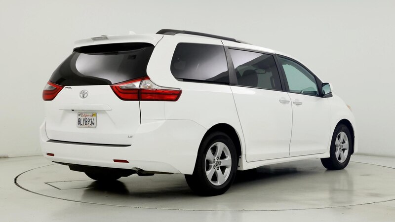 2020 Toyota Sienna LE 8