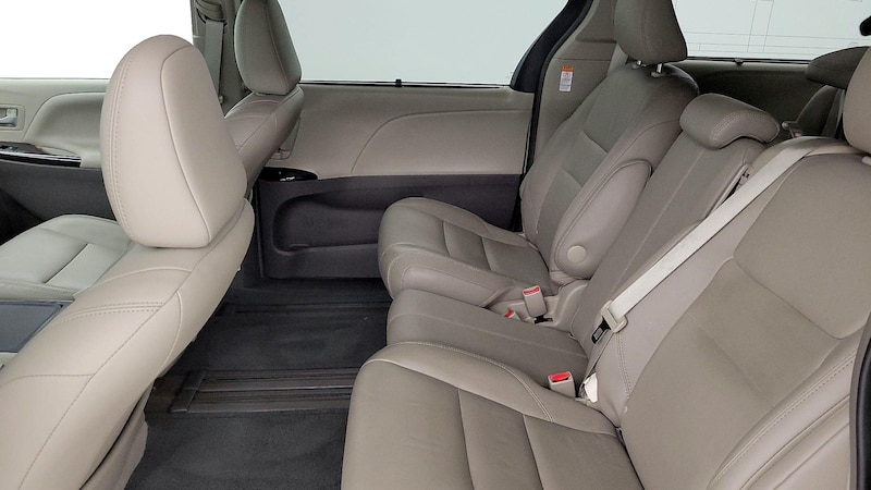 2017 Toyota Sienna XLE 21