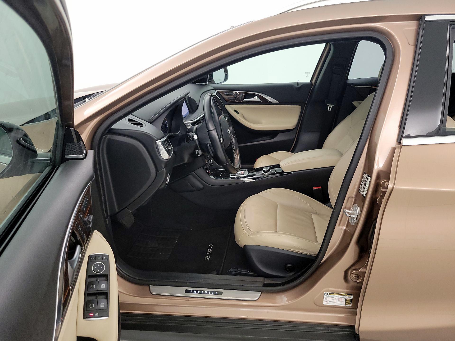 Thumbnail: 2017 INFINITI QX30 - 11