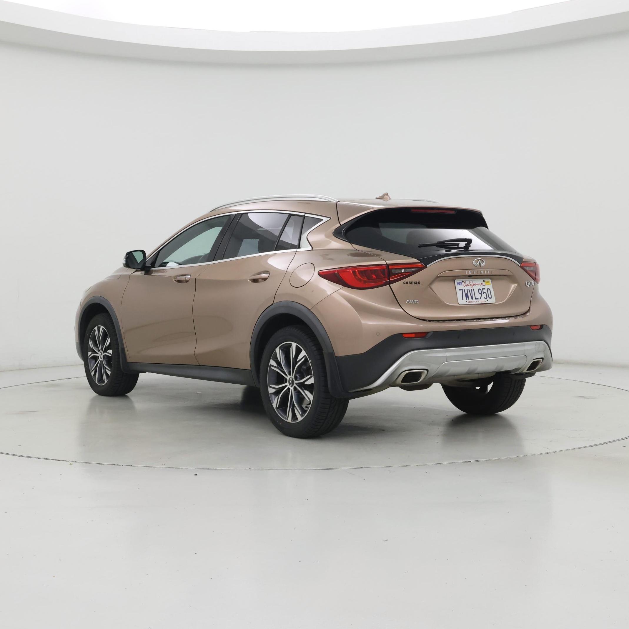 Thumbnail: 2017 INFINITI QX30 - 3