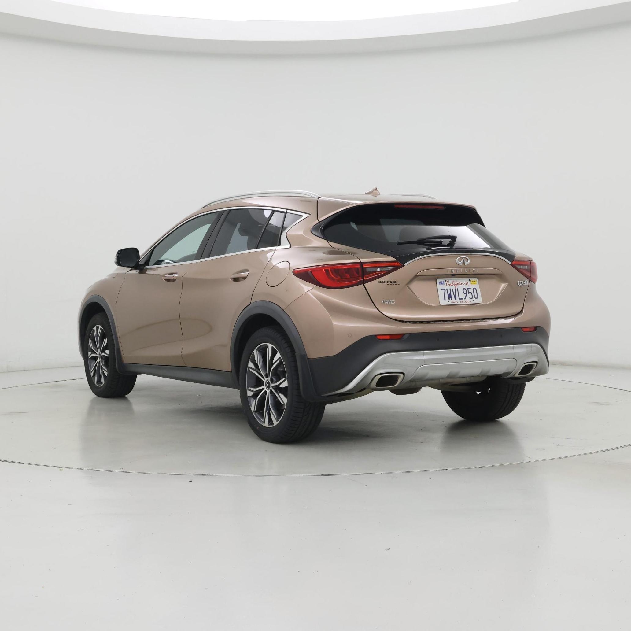 Thumbnail: 2017 INFINITI QX30 - 4