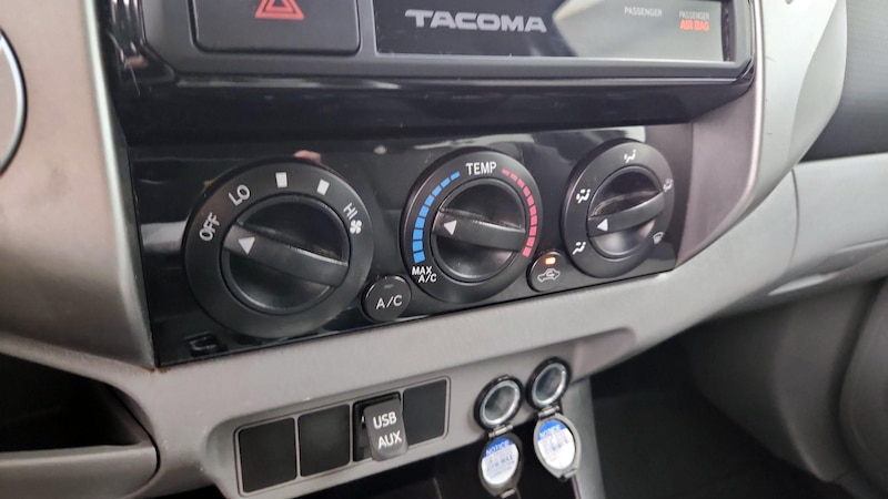 2015 Toyota Tacoma  16