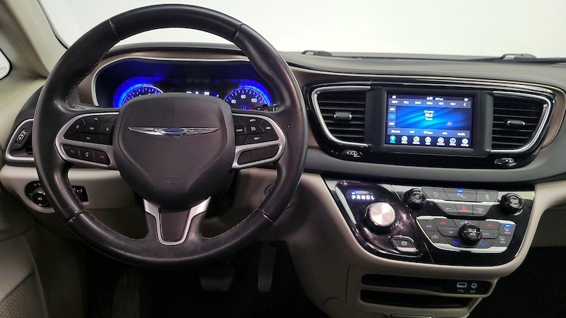 2018 Chrysler Pacifica Touring L 9