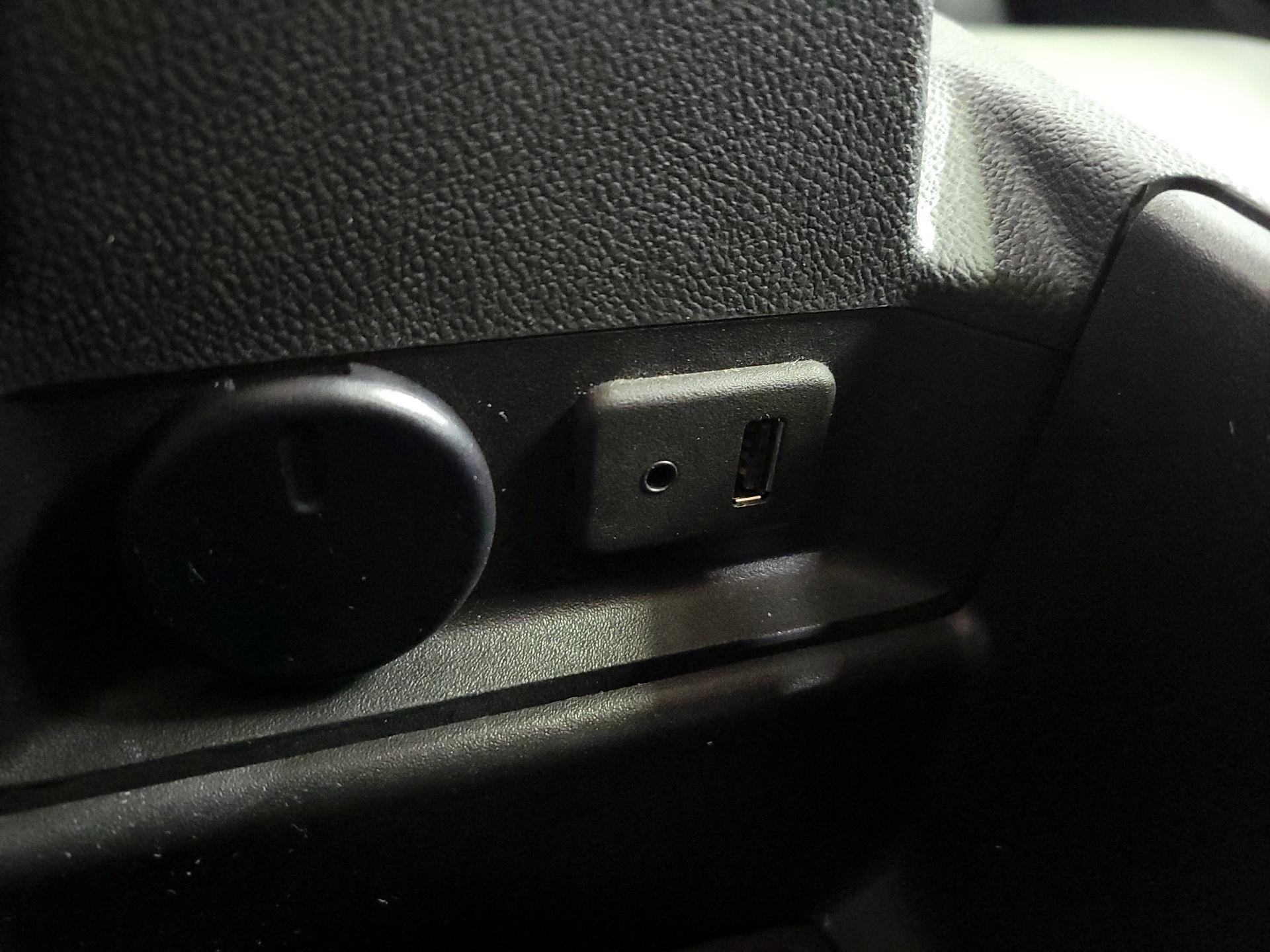Thumbnail: 2015 Chevrolet Volt - 18