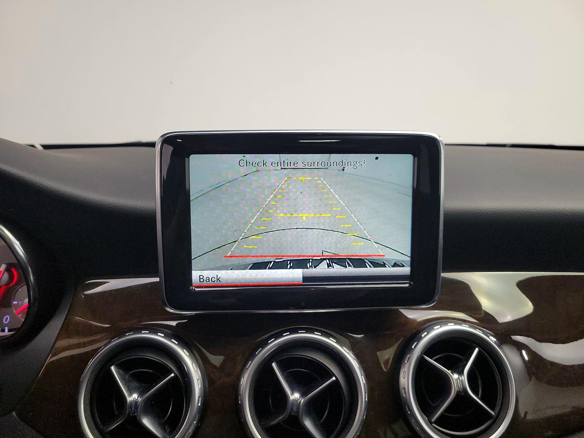 Thumbnail: 2015 Mercedes-Benz GLA - 15