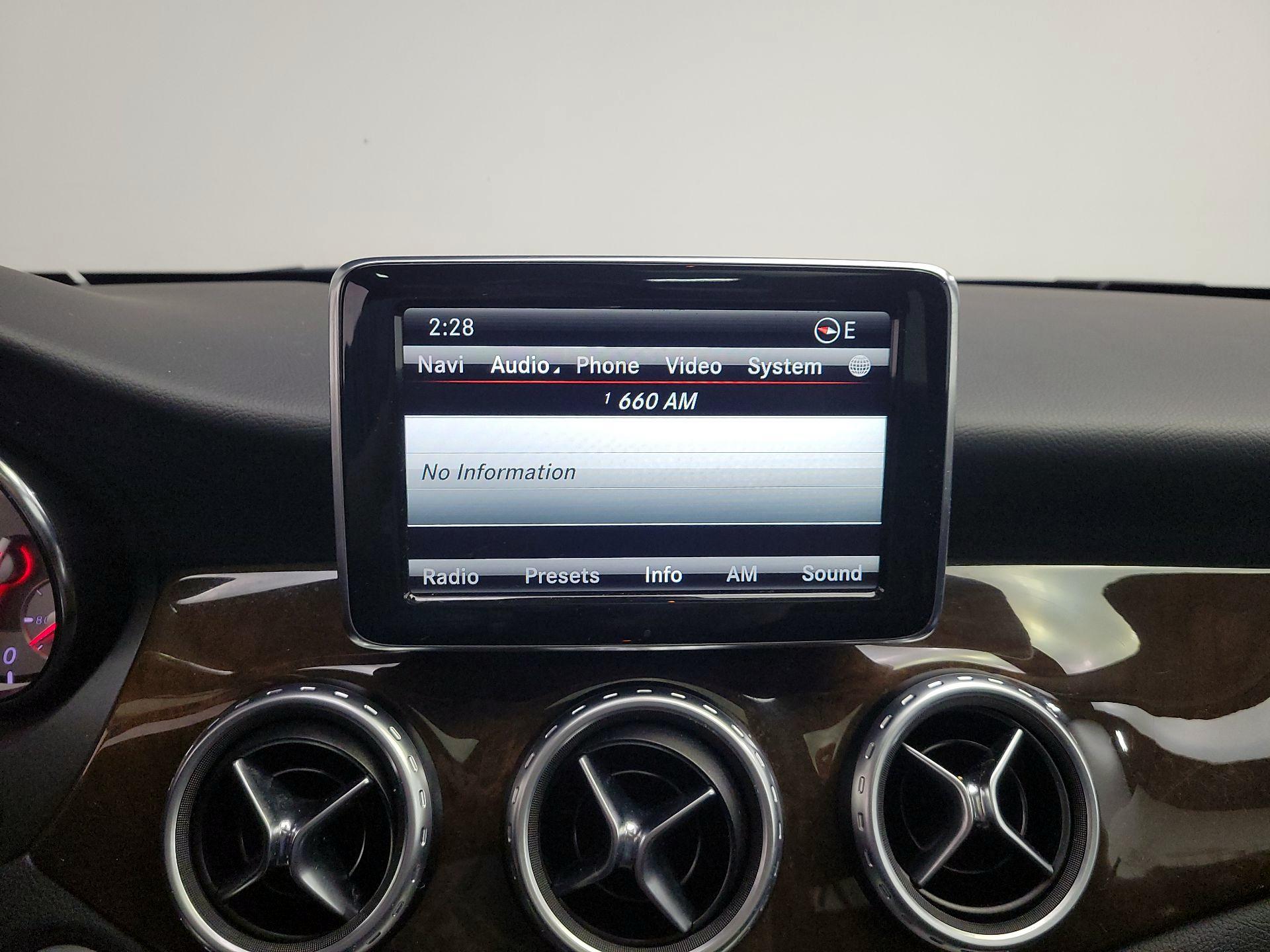 Thumbnail: 2015 Mercedes-Benz GLA - 16