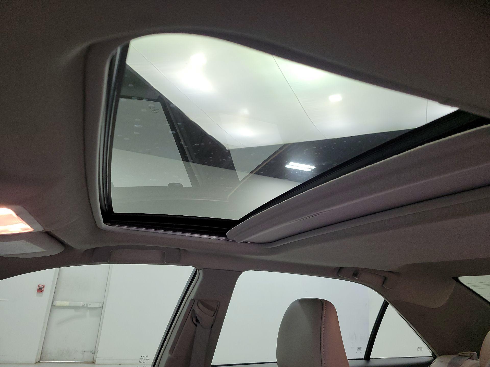 Thumbnail: 2014 Toyota Camry - 19