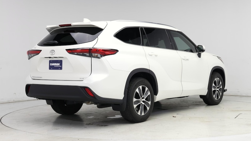 2021 Toyota Highlander XLE 8