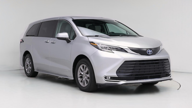 2021 Toyota Sienna XLE Hero Image