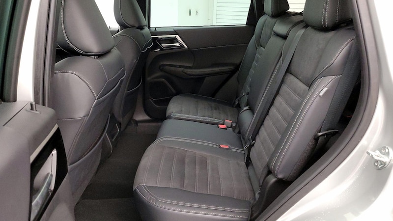 2023 Mitsubishi Outlander SE 21