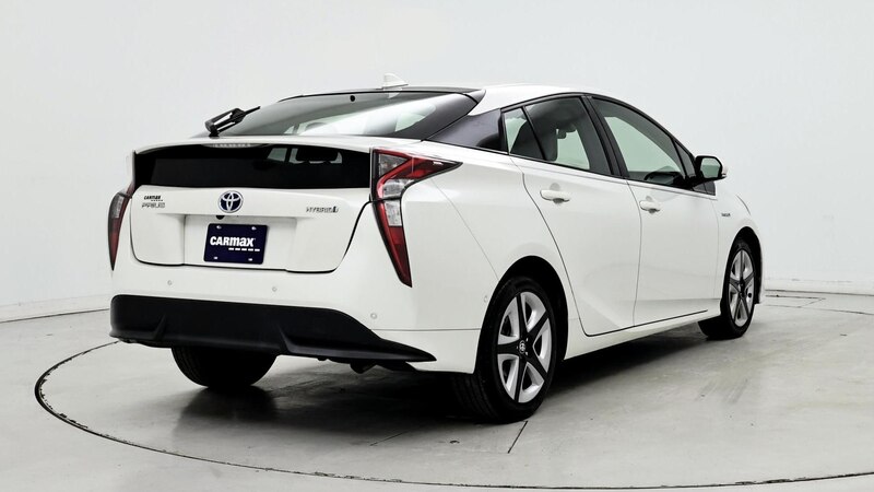 2017 Toyota Prius Three Touring 8